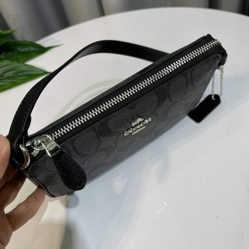 Túi coach thuyền kẹp nách đơn giản dễ phối,chất liệu da thật phối canvas rất mềm mại và bền bỉ,