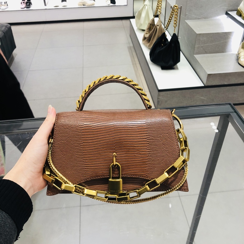 Túi quai sách. CHARLES & KEITH PADLOCK TRAPEZE. Mã SP 22.CNK0001