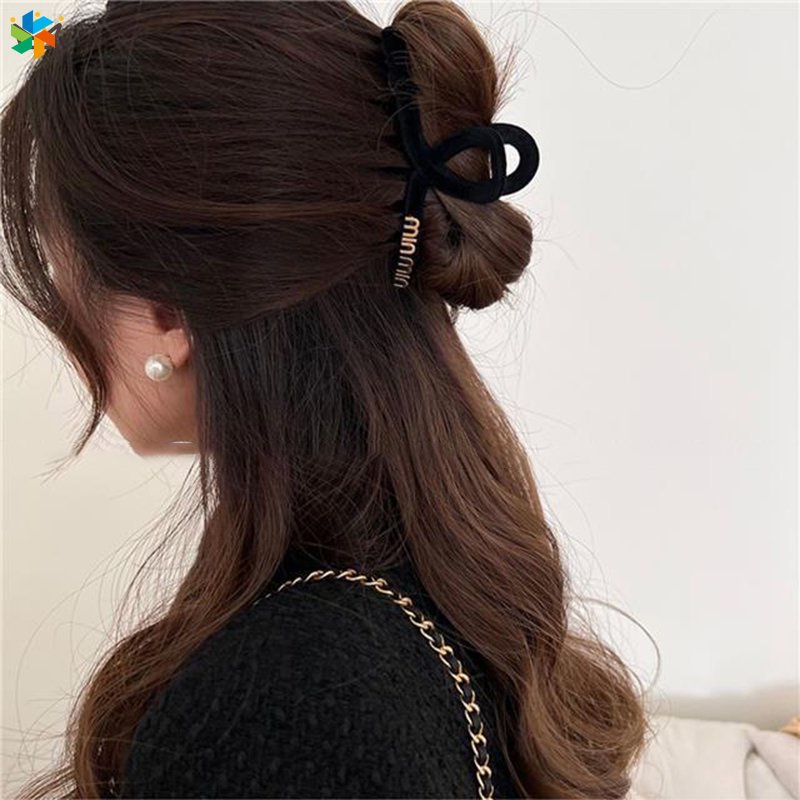 Kẹp Tóc Hình Cá Mập Màu Đen Chất Lượng Cao Cho Nữ JP6