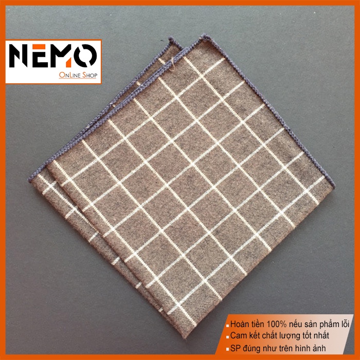 Khăn cài túi áo vest kẻ sọc và kẻ ô vuông chất liệu vải cotton mềm kích thước vừa.