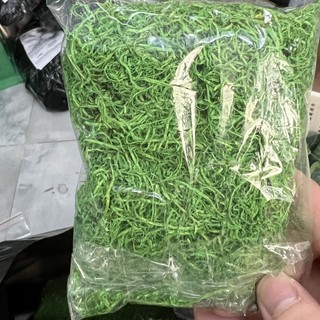 Cỏ và bột trang trí hoa