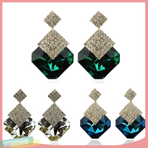 Đôi khuyên tai hình vuông nạm hạt đá lấp lánh quý phái và thanh lịch cho nữ