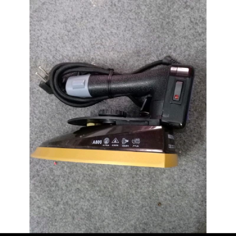 Bàn là,bàn ủi công nghiệp LE -A800 có củ bơm nước 1600W kèm tất là chống bóng