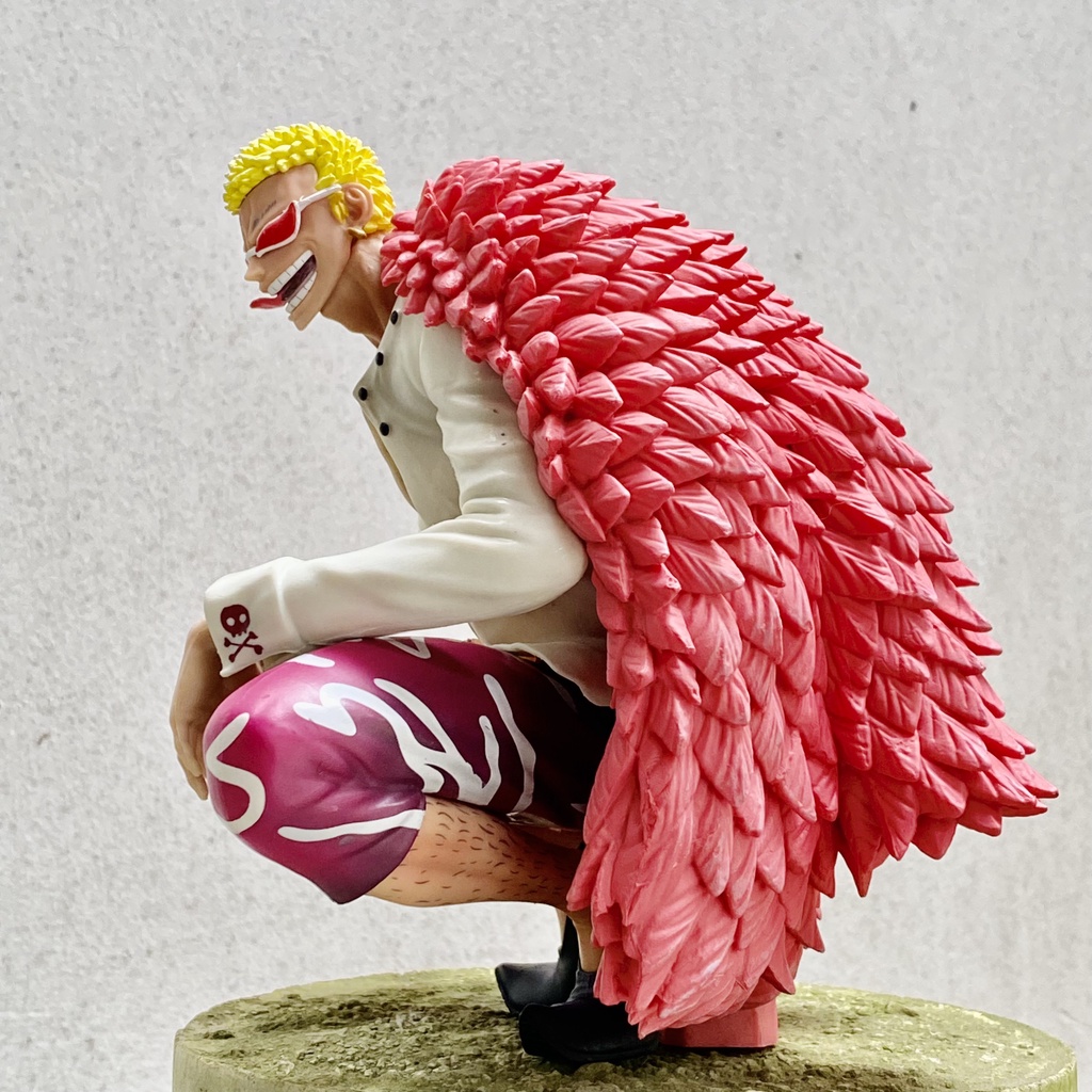 Doflamingo dáng ngồi cười cao 16cm - Doflamingo kèm 2 tay 2 đầu và 1 trái ác quỷ - One piece mô hình