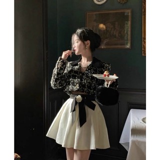 Set croptop dạ cổ vest chân váy trắng