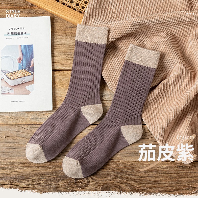 Đôi Vớ Cổ Trung Phối Màu Tương Phản Thời Trang Thu Đông Cho Nữ