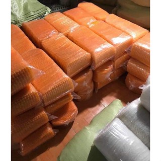 bánh vuông đỏ làm bánh cuộn