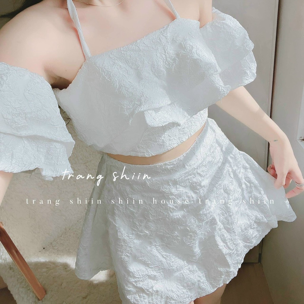 Set váy gấm trắng chữ A, áo croptop trễ vai bèo cột dây cổ,set váy gấm tiểu thư rớt vai xinh xắn