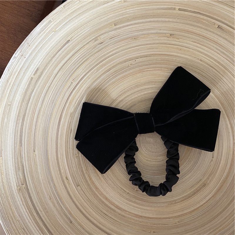 Dây Cột Tóc Nhung Đen Bản Lớn Hình Bướm Cho Nữ 2023