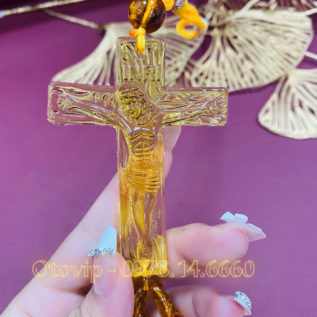 Thánh giá treo gương xe ô tô- Thánh giá chúa - trang trí ô tô mẫu chùm đá pha lê và dây tua rua đem lại bình an