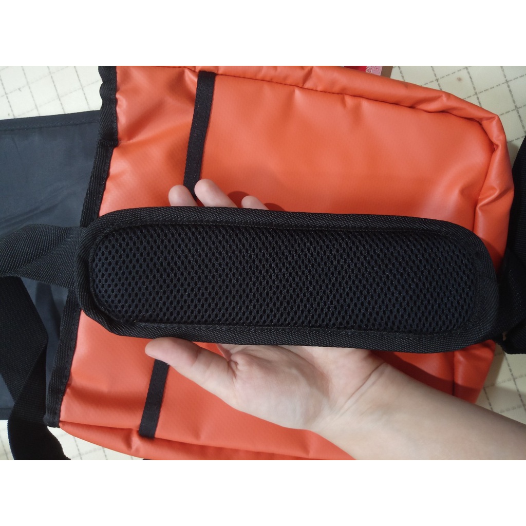 Túi đeo chéo chống nước nam nữ đựng Ipad The North Face