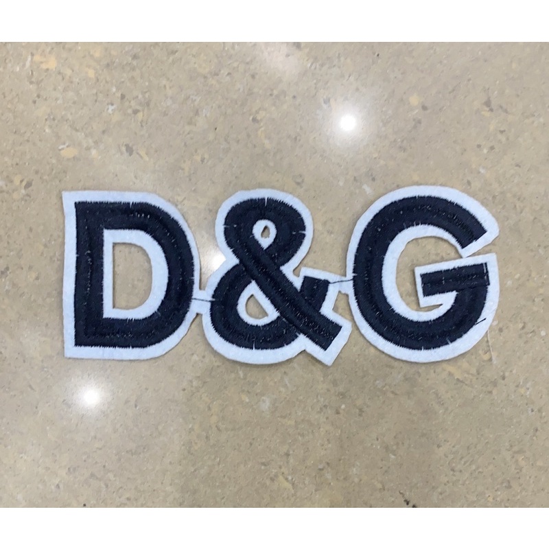 sticker logo thêu chữ D.G 15cm là ủi