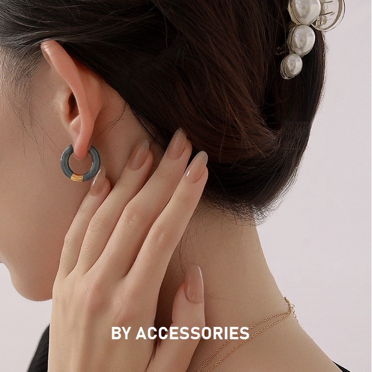 Bông tai titan tròn màu sơn dầu vintage không gỉ WE2213