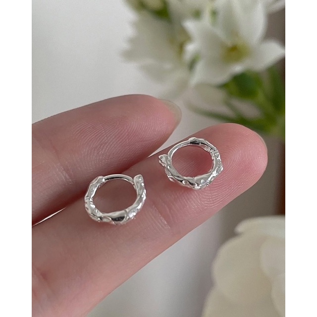 𝐯𝐞𝐥𝐯𝐞𝐭𝐩𝐢𝐧𝐤.𝐚𝐜𝐜🇰🇷 | Khuyên tai tròn mặt sần không gây dị ứng