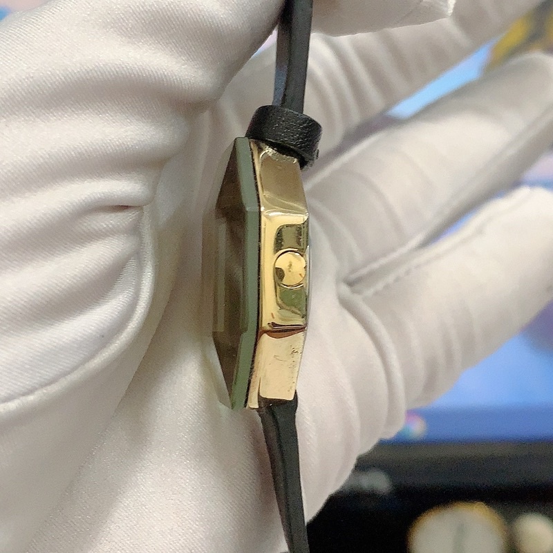 Đồng hồ si nữ hiệu Urban, máy nhật