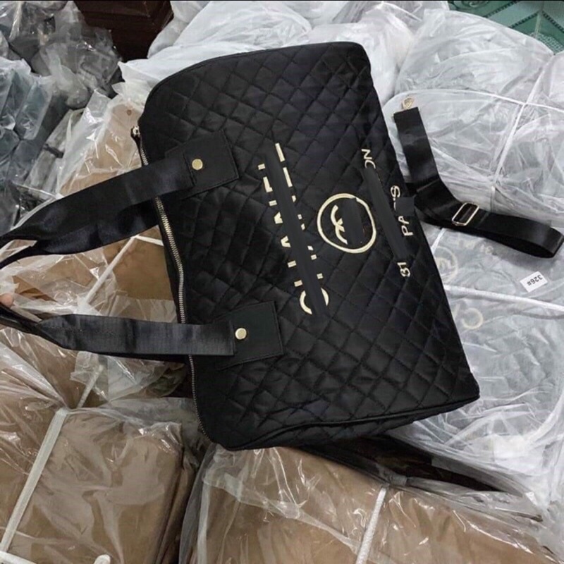 Túi Du Lịch Chữ Thêu Trần Ô Vuông