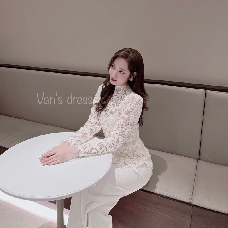 Áo Ren Hoạ Tiết Phối Lưới Kèm Áo Dây Sang Chảnh_Ảnh Shop Tự Chụp