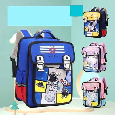 Balo chống gù dáng hộp 3D cho bé gái và bé trai học sinh tiểu học in hình dễ thương HS1042 BEE GEE
