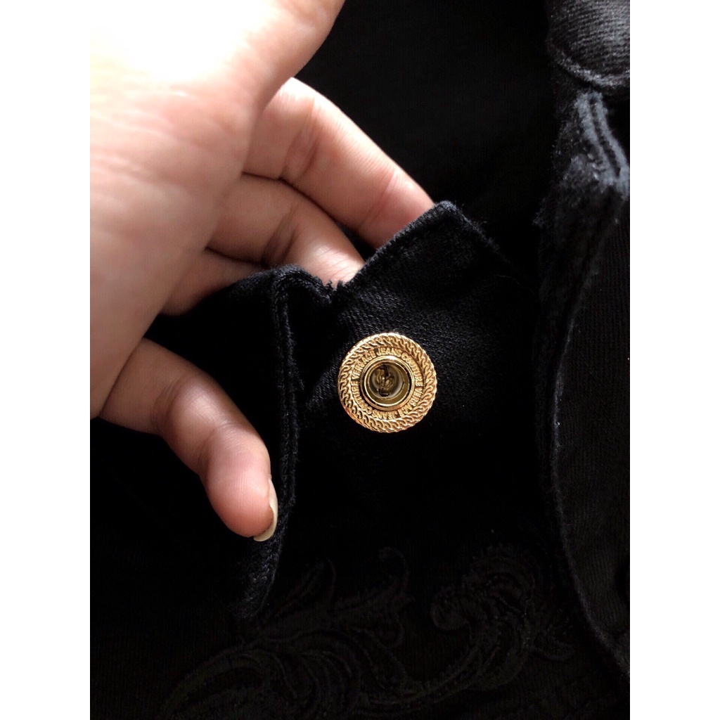 Áo khoác denim thời trang cao cấp Versace phong cách trẻ trung, thời thượng