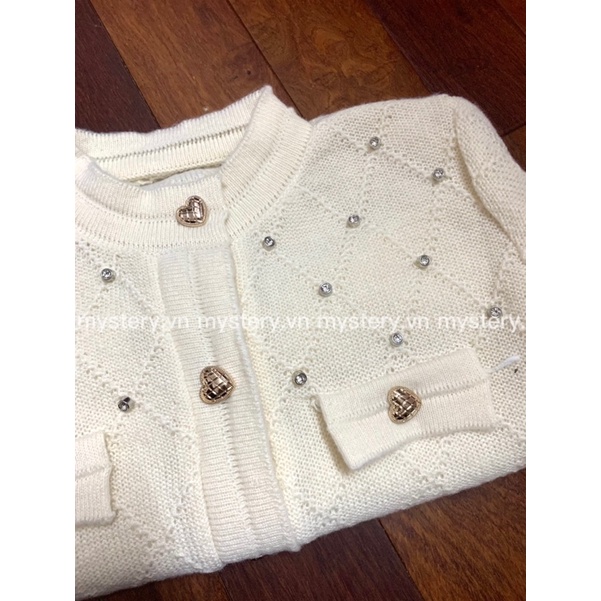 Áo len dáng điệu sang chảnh màu be