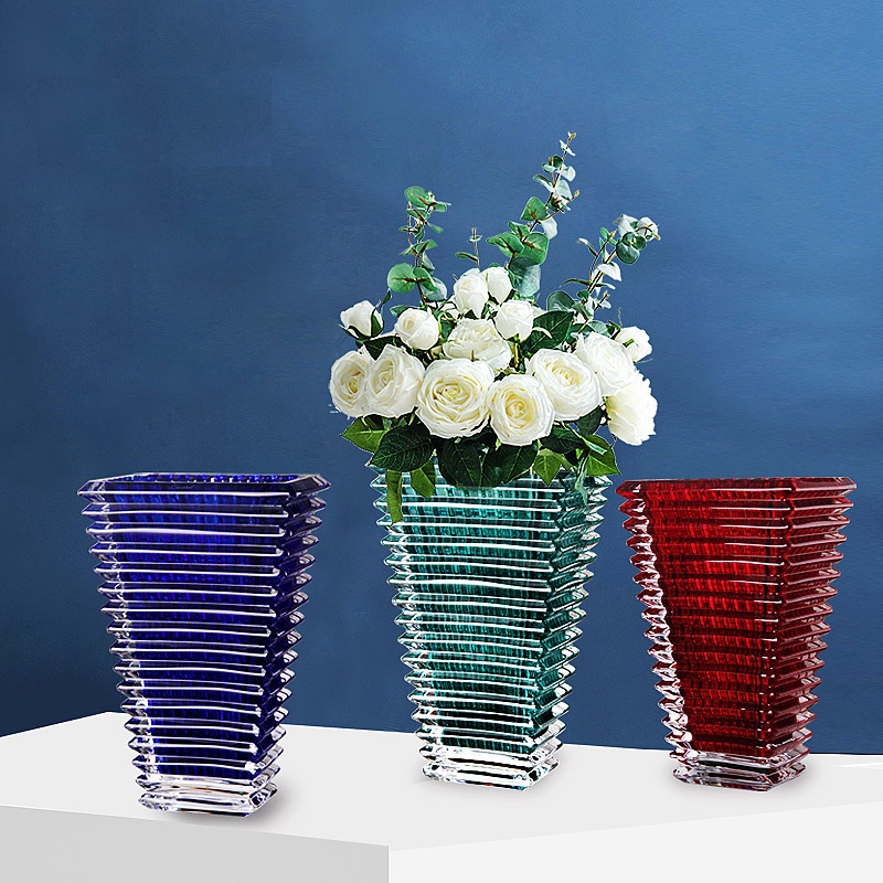 Lọ hoa thuỷ tinh pha lê hình tháp sang trọng , bình hoa decor cao cấp Qhouse , lọ hoa chưng tết đẳng cấp