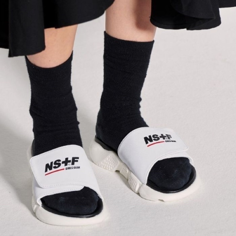 Dép Shoopen quai ngang dán Nasty Kick Màu Trắng