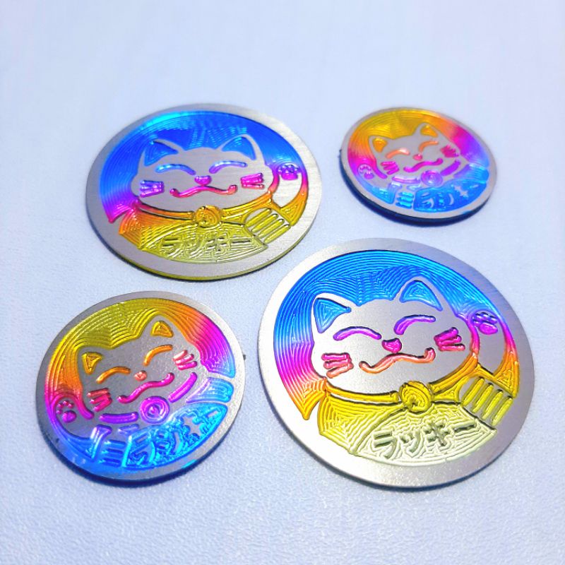 MÈO TITAN, TEM MÈO THẦN TÀI TITAN NHIỀU KÍCH CỠ ĐƯỜNG KÍNH TÙY CHỌN  28mm 40mm 45mm có keo 3M dán được nhiều vị trí.