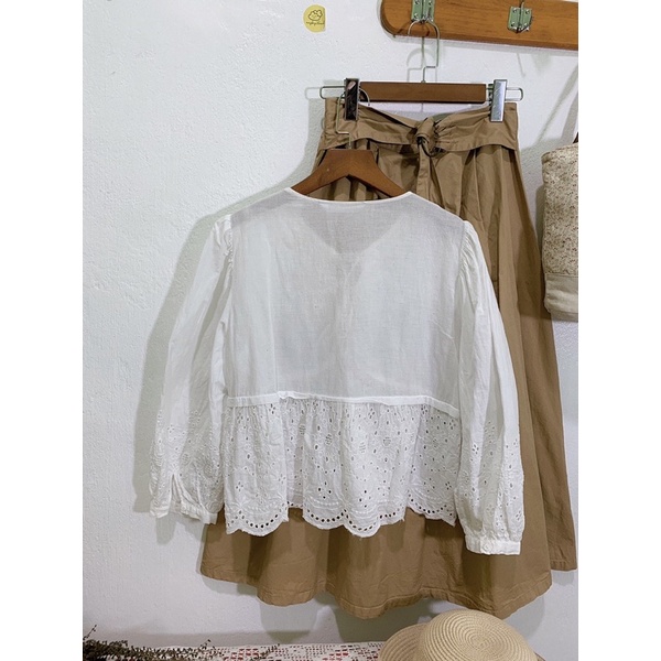 Áo sơ mi dáng babydoll tay bồng và chân váy dáng dài 2hand