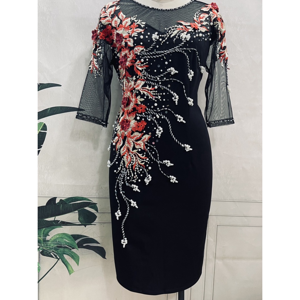 đầm trung niên dự tiệc, thiết kế sang trọng, màu đen, tay dài