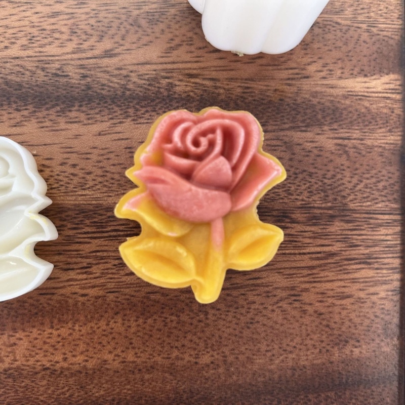 Khuôn Nhựa Nhấn Tay Làm Bánh Trung Thu Hình Hoa Hồng 50g DIY