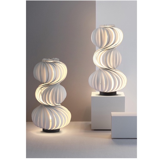 Đèn sàn xoắn acrylic Twisted Floor Lamp phong cách Bắc Âu hiện đại