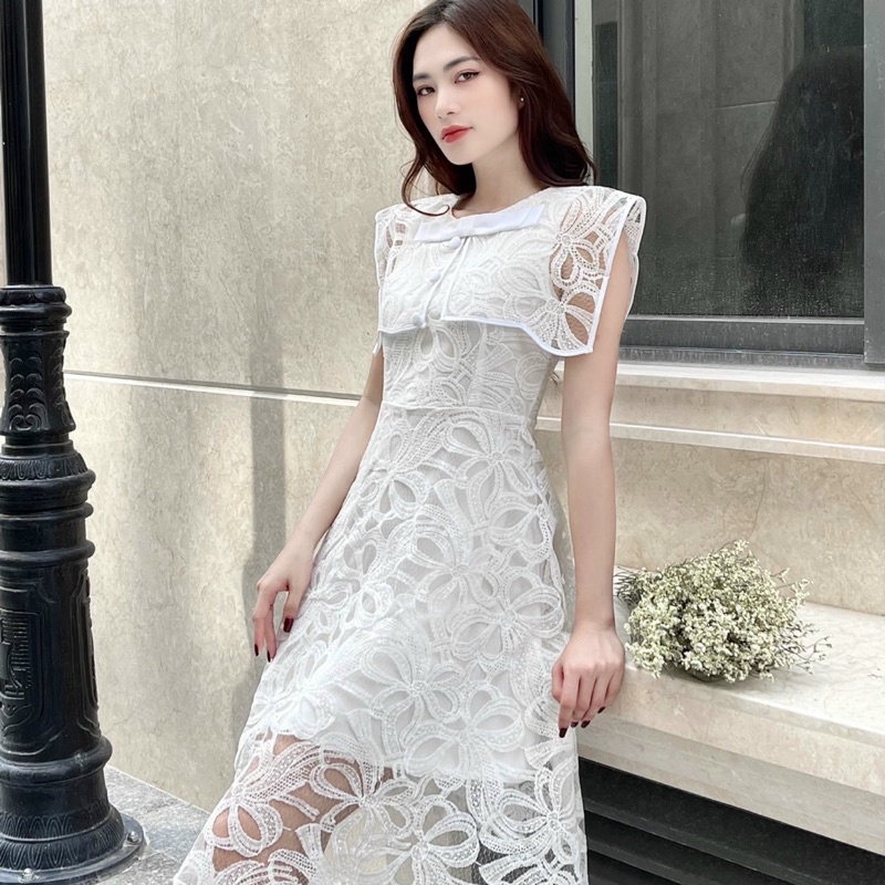 Đầm thiết kế cổ lá ren