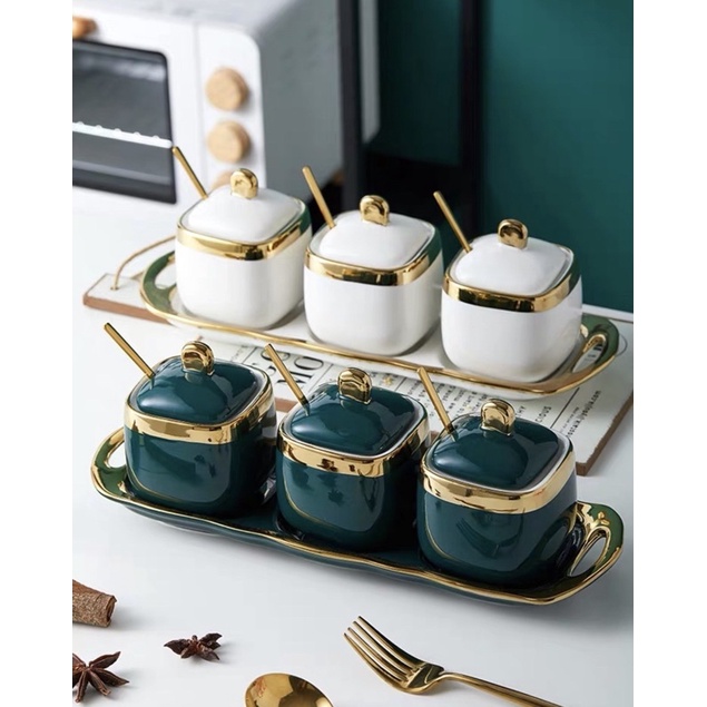 Bộ 3 Hũ Gia Vị Gốm Sứ Tráng Men Cao Cấp Kèm Khay Và Thìa