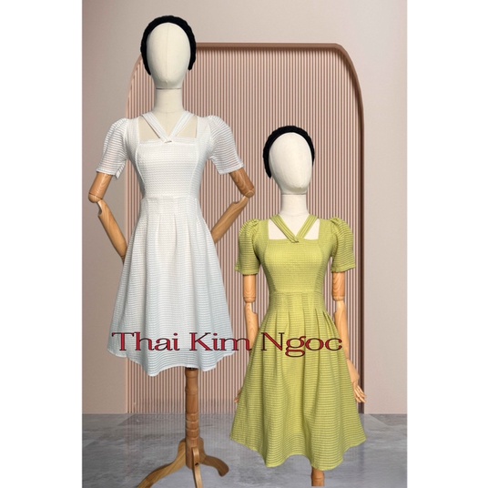 Đầm cổ vuông chéo dây caro