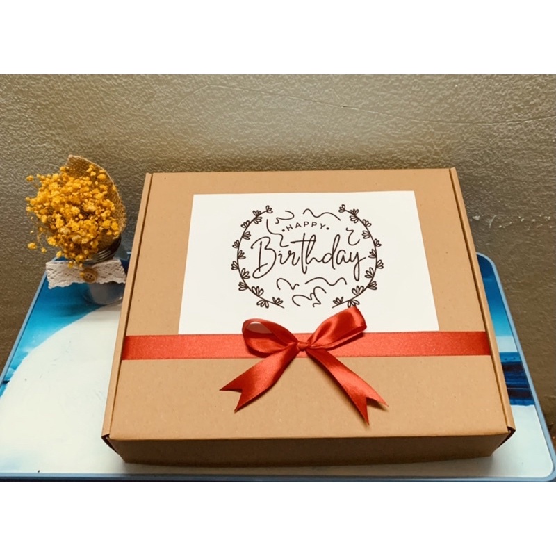 HỘP QUÀ TẶNG SINH NHẬT CÓ NẮP GÀI KRAFT