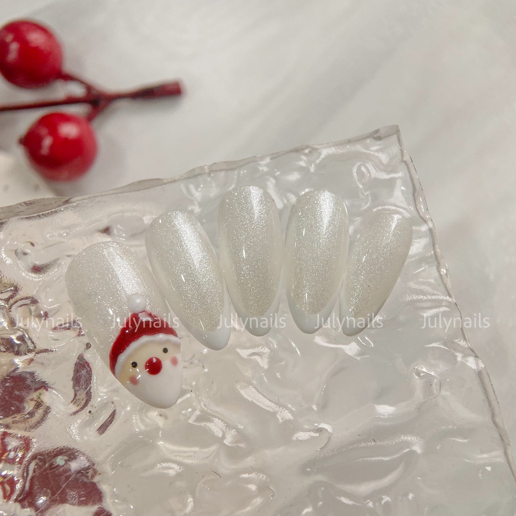 Móng úp thiết kế Nb205 phong cách Giáng sinh, ông già Noel, bông tuyết đỏ trắng julynails.vn