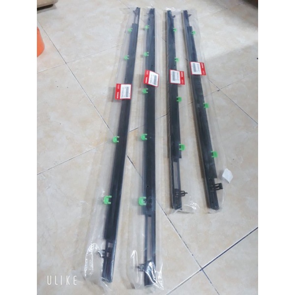 Nẹp chân kính honda crv 2007-2017, có mạ crom màu trắng