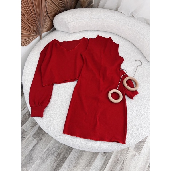 SET ĐẦM ĐỎ KÈM ÁO TAY DÀI TRỄ VAI