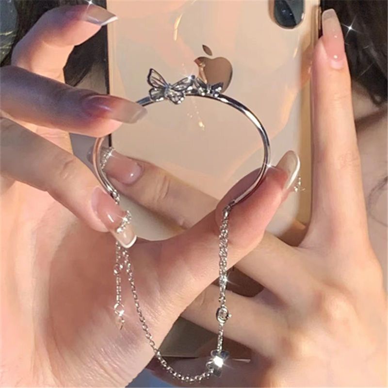 Vòng Tay Dây Xích Phối Mặt Hình Bướm Thiết Kế Mới Thời Trang Dành Cho Nữ