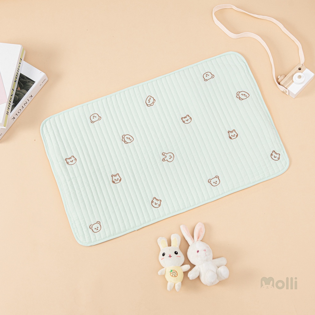 Lót chống thấm cho bé Molli 45x70 cm, tấm lót thay bỉm họa tiết cao cấp
