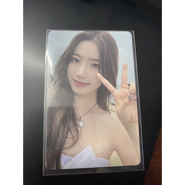 Thẻ hình nhóm Lesserafim