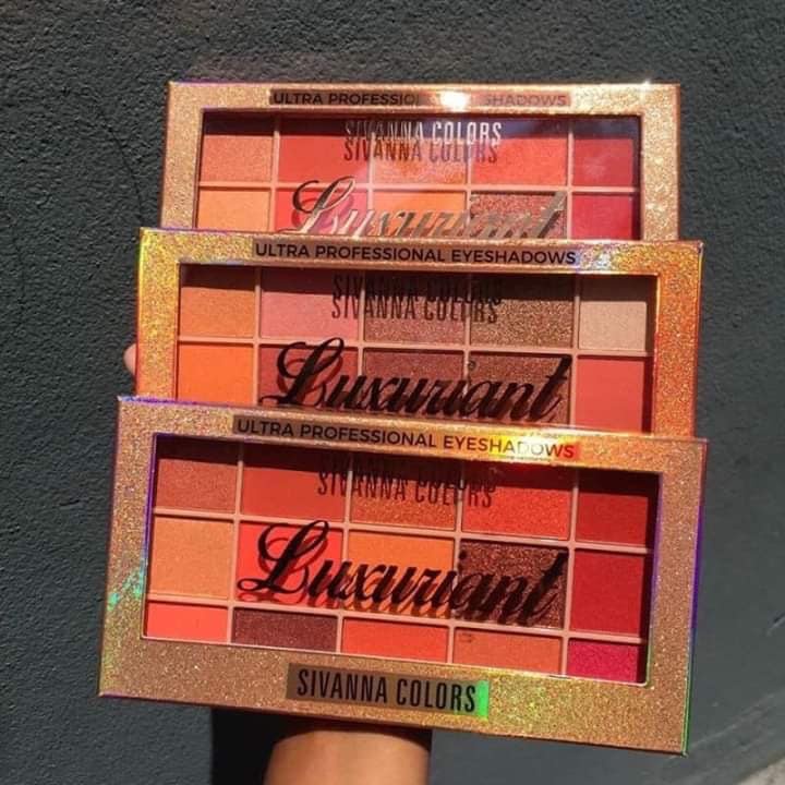 Siviana Colours Phấn Mắt Siêu Chuyên Nghiệp Sang Trọng HF3011