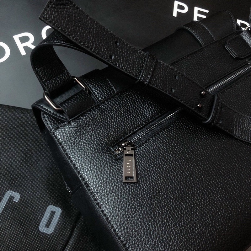 Cặp nam Pedro công sở lịch lãm