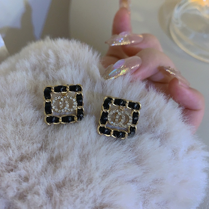 Bông Tai Da Hình Vuông Cỡ Nhỏ In Chữ Phong Cách Hàn Quốc Thời Trang 2023