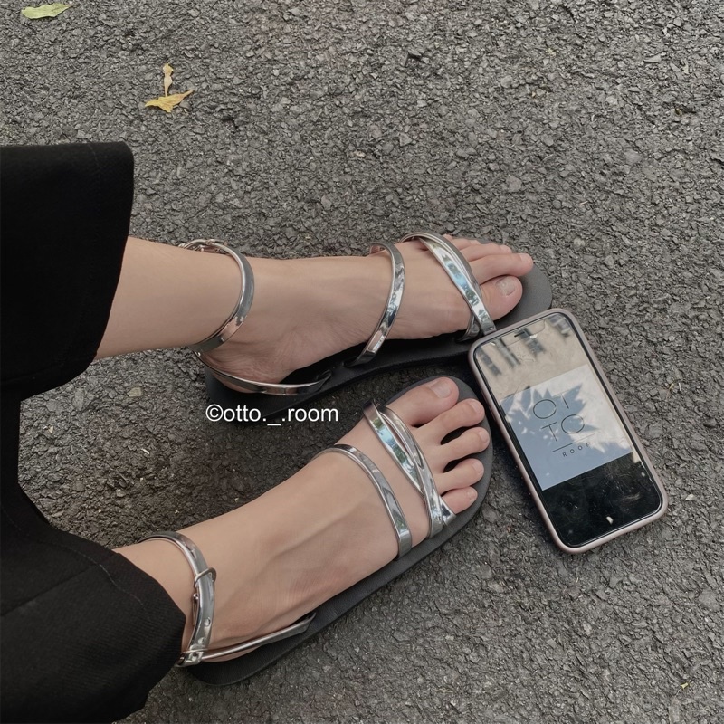 Giày sandal đế thấp quay bạc