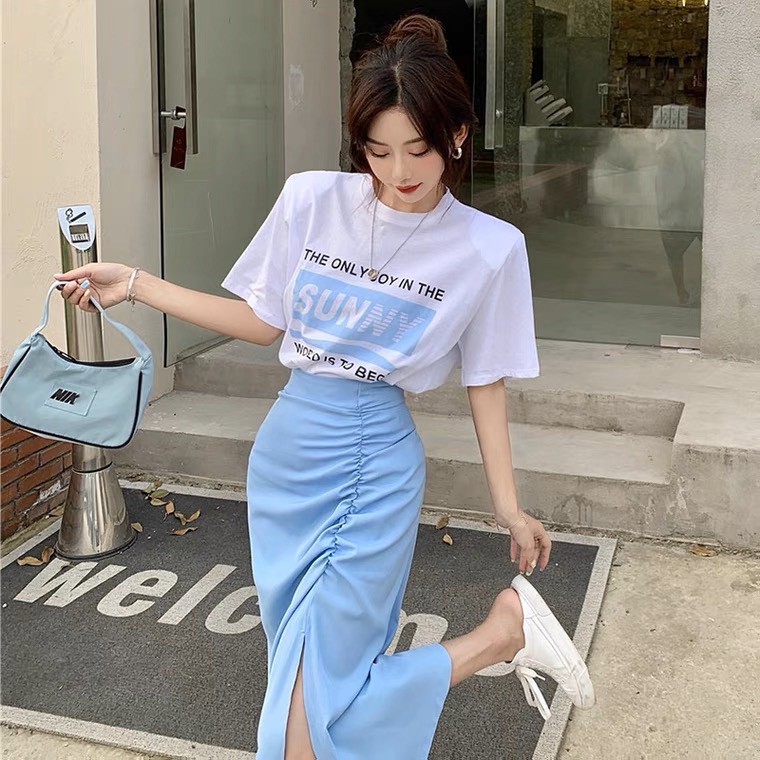 Set áo thun Sunny + Chaan váy chữ A lưng cao xẻ đùi phong cách Hàn Quốc mới nhất 2022
