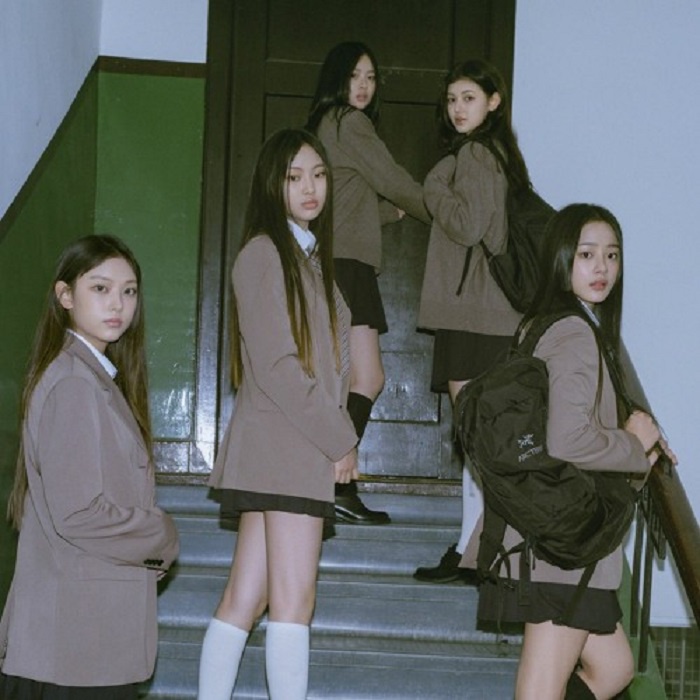 NEWJEANS - Single 1st Album OMG