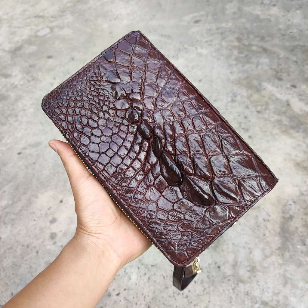 Cầm tay có khóa số. Da bắp cá sấu siêu lớn!