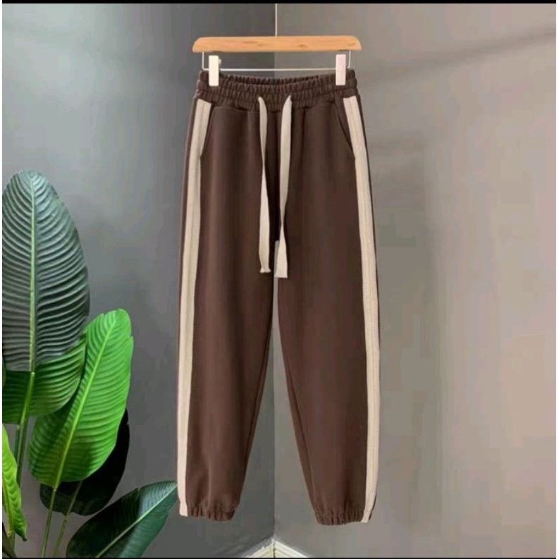 Quần Jogger bo gấu dây rút thể thao thiết kế kẻ viền bản to hai bên tinh tế
