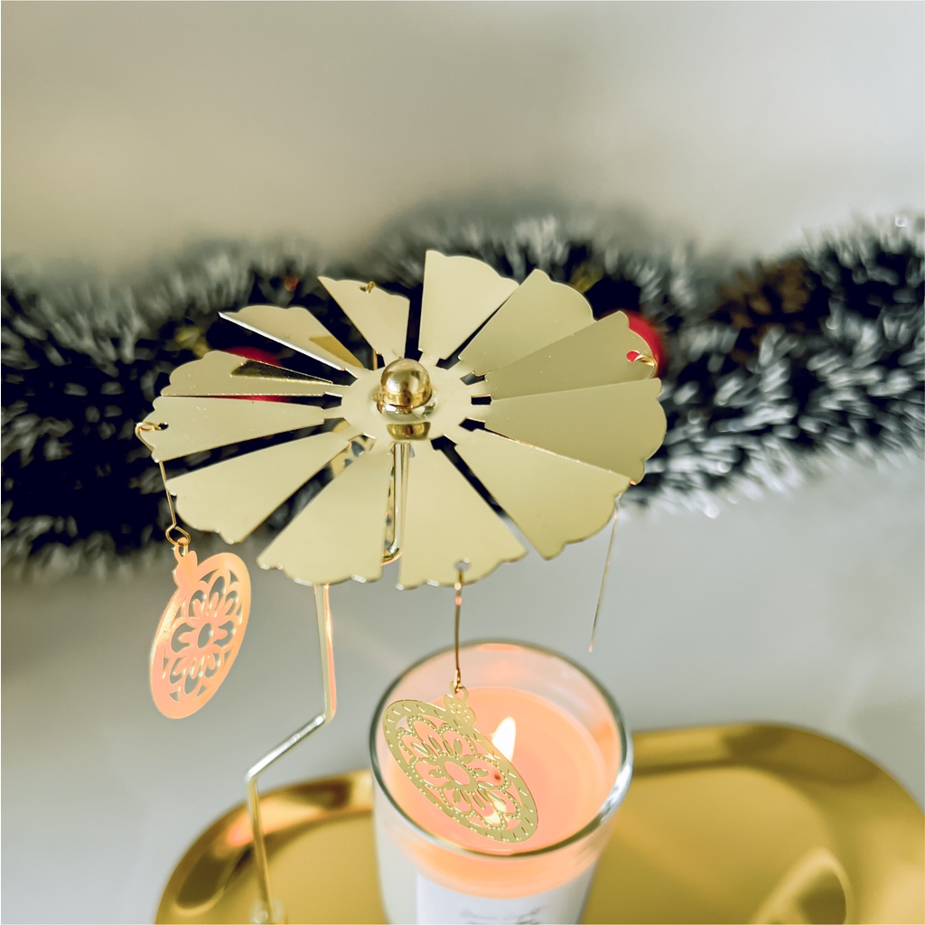 Phụ kiện nến thơm Charm có khay đựng nến trang trí chong chóng xoay giúp căn phòng trở nên lung linh, thư giãn
